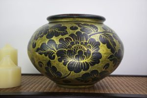 32cm Hand Painted Pottery Gold With Antique Black Flower And Leaf Design