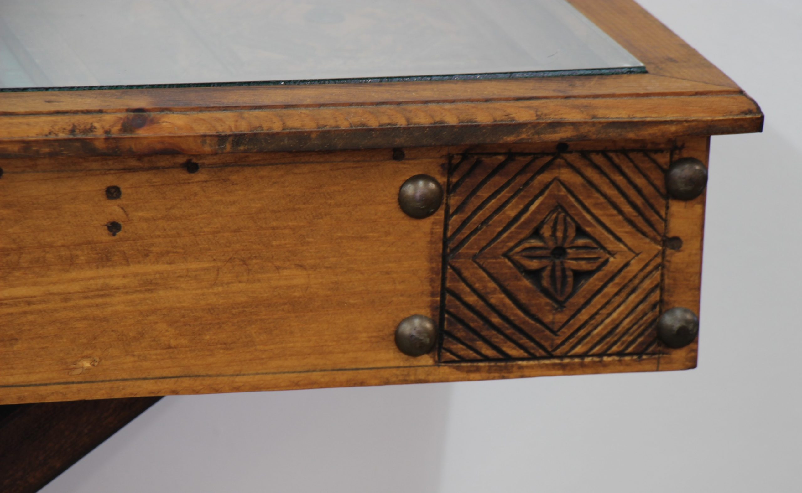 X Table With Antique Grate 3
