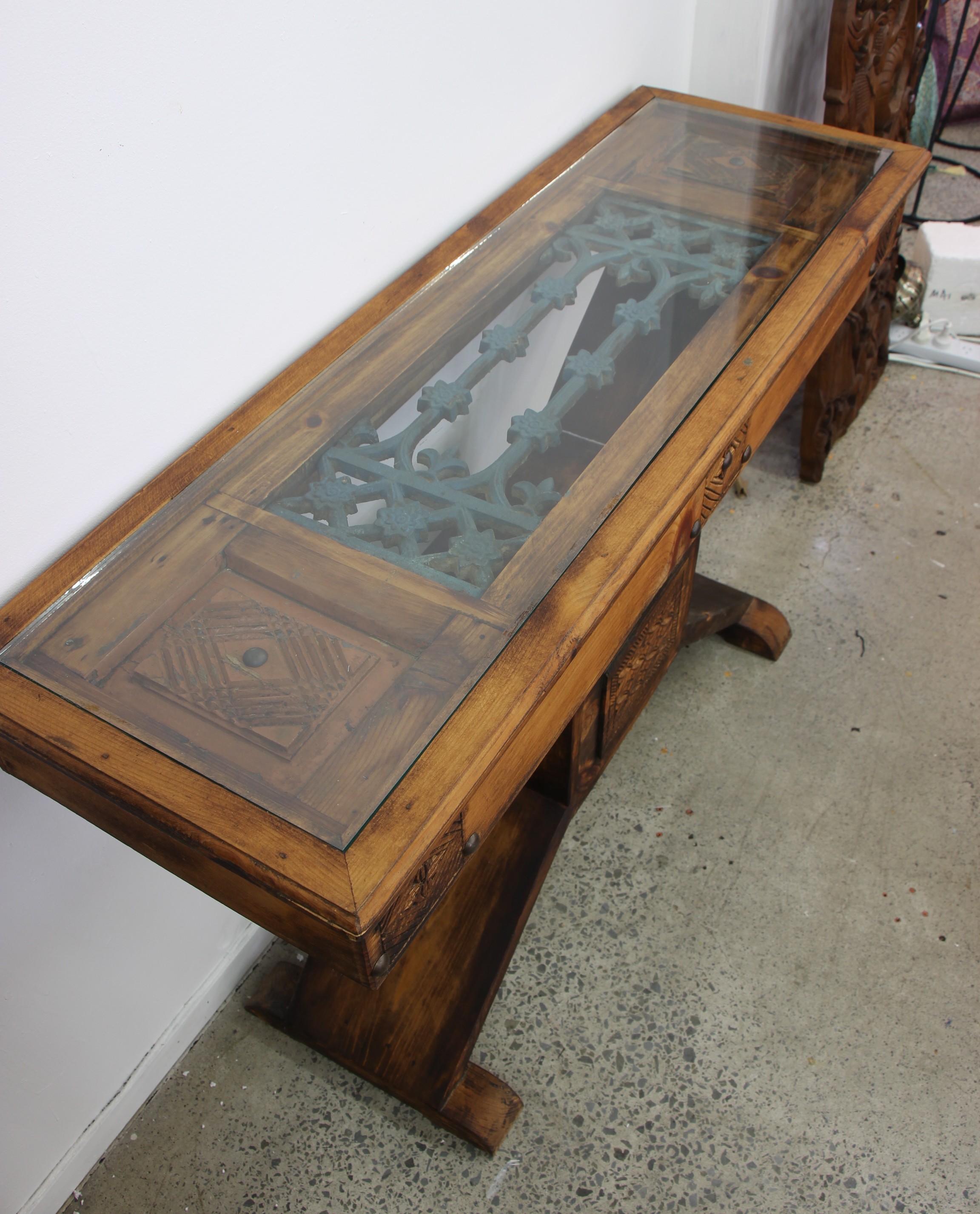 X Table With Antique Grate 4